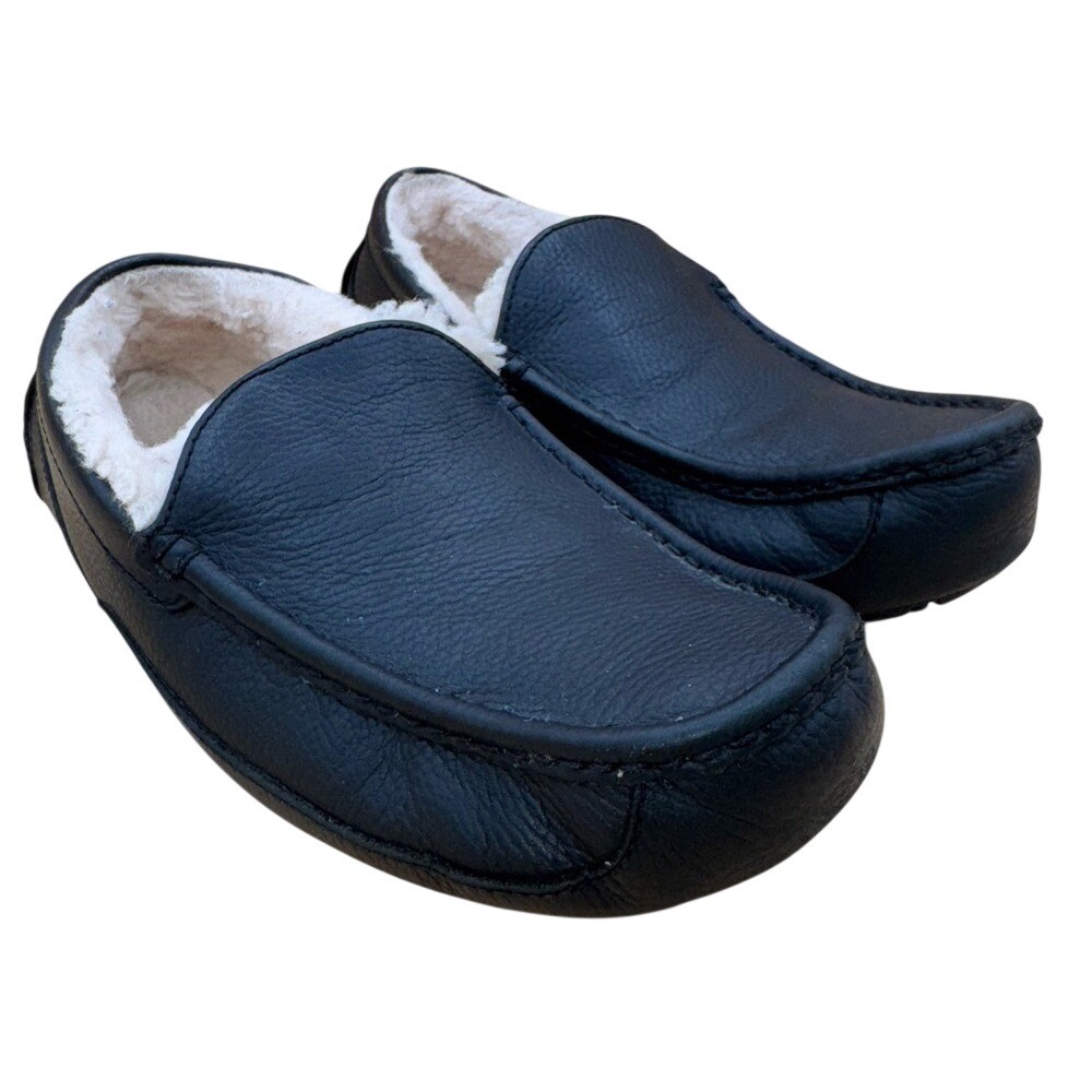 UGG Ascot slipper‎ water-resistant black full-grain leather, Men's Size 10, VGUC